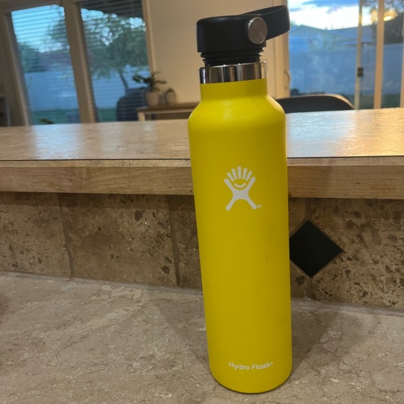 24 oz Standard Mouth lemon hydroflask - Picture 2 of 5